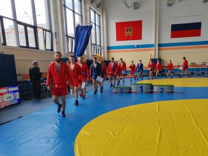 Дворец единоборств имени Артёма Осипенко в Брянске принял самбо-марафон. Абсолютным чемпионом стал Артём Осипенко