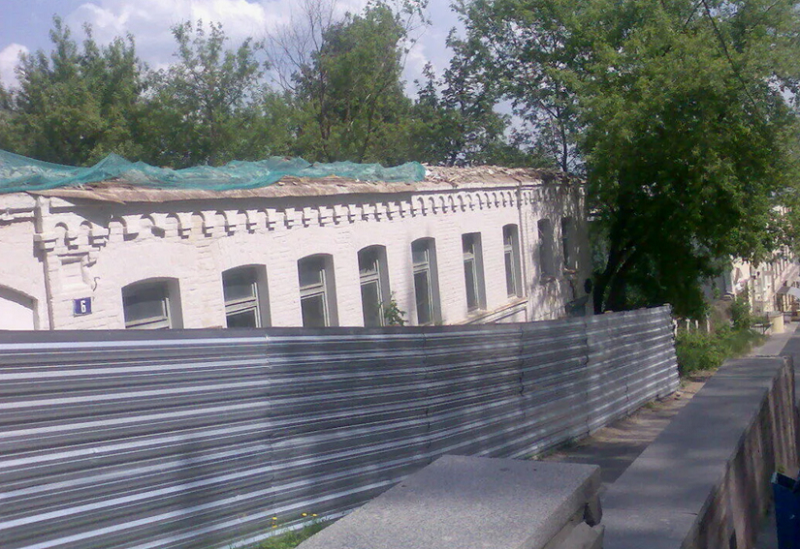 Власти Брянска намерены через суд забрать у мусорщиков в городскую собственность руины дома Боровича