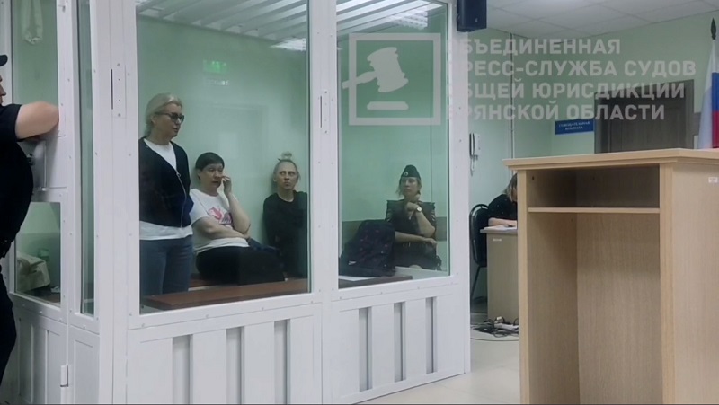 Бывшие врио замгубернатора Елена Егорова и Татьяна Кулешова, обвиняемые во взятках, выступили в брянском суде с последним словом
