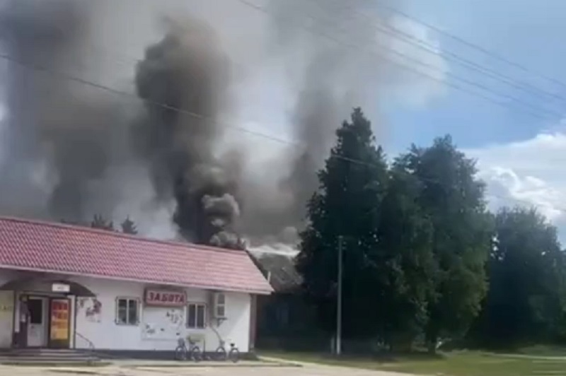 Дроны ВСУ атаковали в брянском селе Чуровичи автомобиль с женщиной и ребёнком