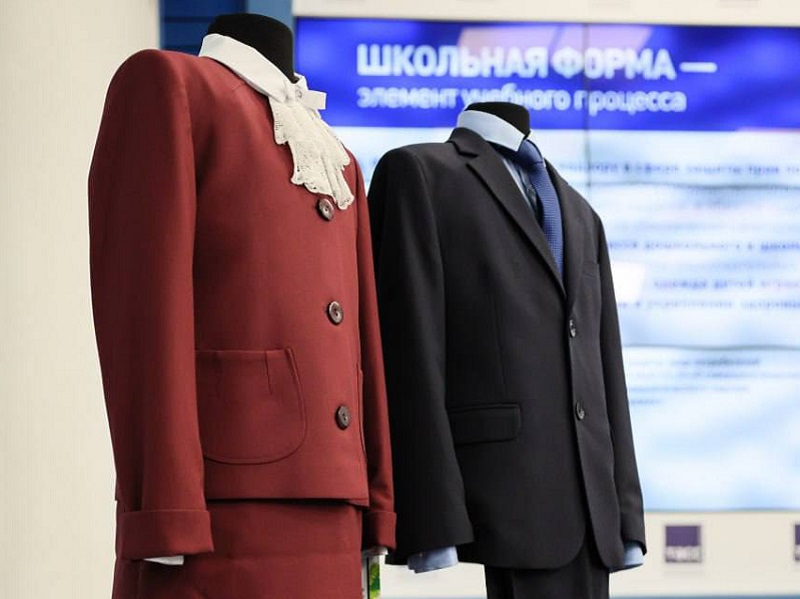 Шумиха вокруг «новой» школьной формы: Минпросвещения заявило, что не планирует вводить единую форму по всей стране