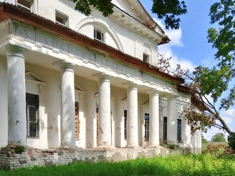 Решение суда не исполняется, брянскому губернатору дела нет: судьба разрушающейся усадьбы в Великой Топали