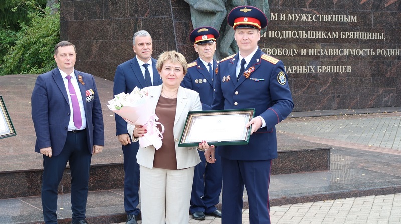 Александр Бастрыкин наградил почётными грамотами брянских музейных работников