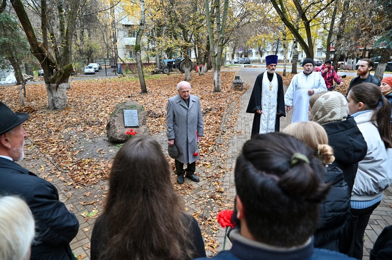 День память жертв политических репрессий в Брянске отметили историки и священники