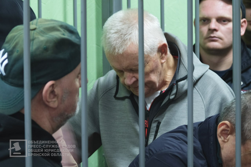 Экс-кандидат в губернаторы Брянской области Юрий Петрухин отправился на вторую ходку. С ним ещё полтора десятка подельников