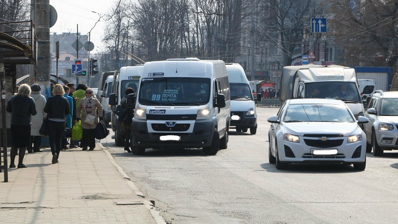 Проезд в коммерческом транспорте в Брянске подорожает до 40 рублей. Муниципальный подождёт до января