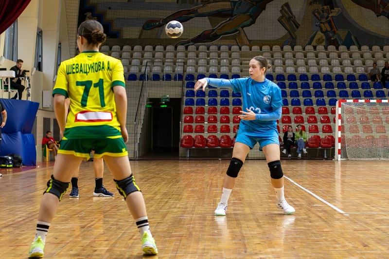 Брянские гандболистки закончили свой поход за Кубком России дома