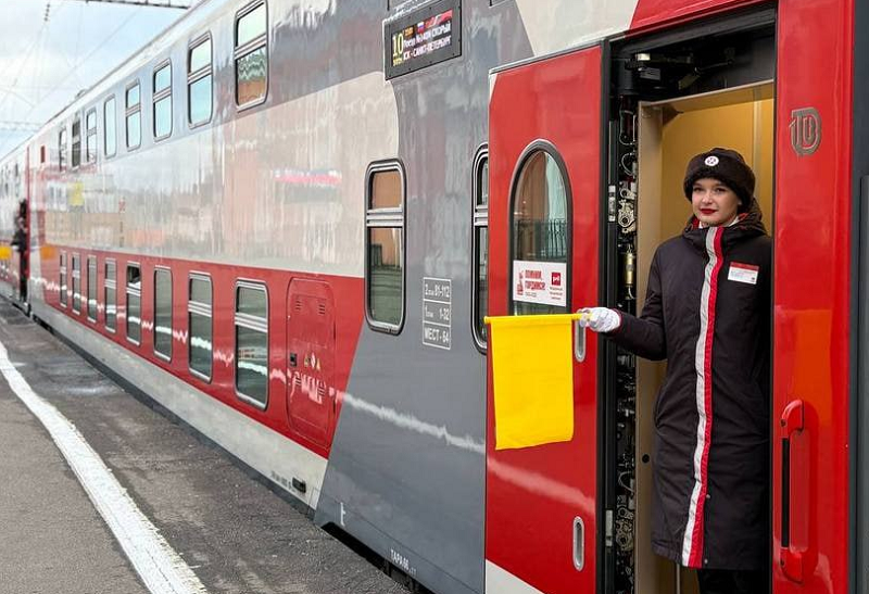 Первый двухэтажный поезд из Брянска прибыл в Санкт-Петербург