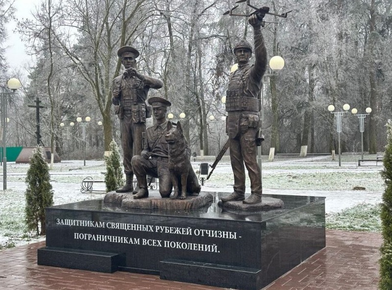 Трое с дроном, не считая собаки: девятилетняя эпопея в Брянске завершилась предварительным открытием памятника пограничникам