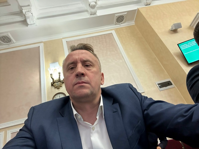 Самый известный брянский депутат Михаил Иванов объявил вселенским злом новогодние корпоративы