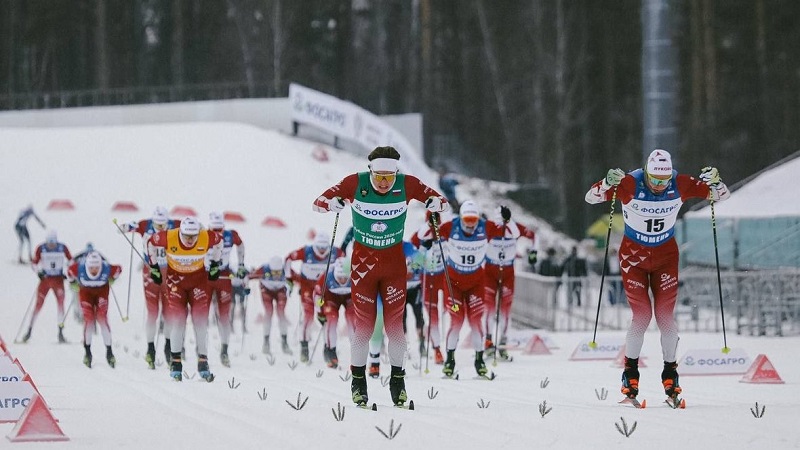 Александр Большунов проиграл на финише 20-километровой гонки 0,1 секунды