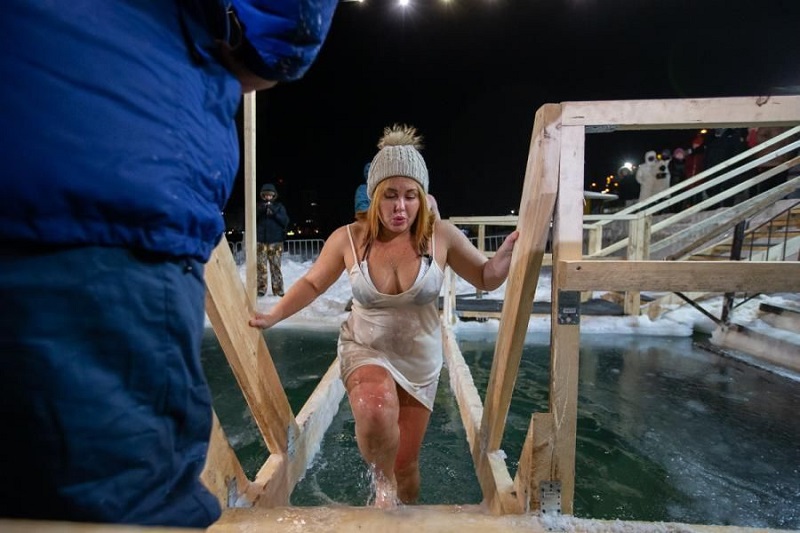 Власти Брянска в крещенскую ночь будут гонять назад с пляжей желающих искупаться