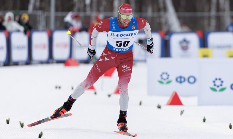 Александр Большунов выиграл скиатлон на шестом этапе Кубка России в Казани