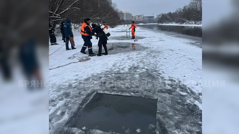 Двое школьников утонули в Десне в Брянске – влетели на ватрушке в полынью