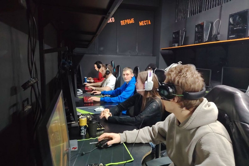 Брянские киберспорстмены разыграли чемпионство в «живом» Counter-Strike 2