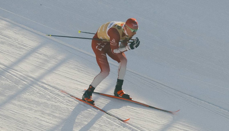 Александр Большунов стал чемпионом России в гонке с раздельным стартом