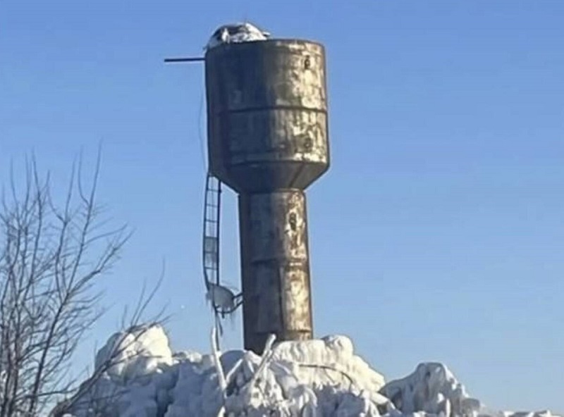 Морозы привели к обмерзанию и разрушению водонапорных башен в Брянской области