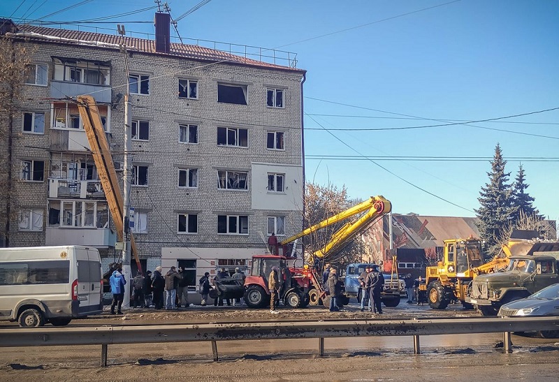 Повреждения при ракетном ударе ВСУ по Брянску получили десятки домов и сотни квартир
