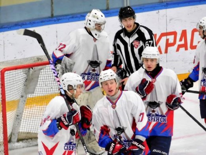 Хоккейный «Брянск» в очередной раз остался первым среди худших