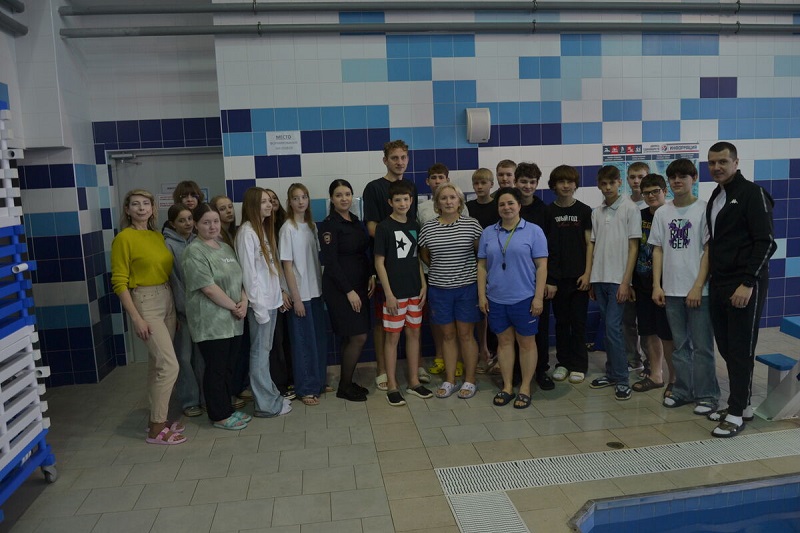 Брянских лицеистов учил плавать целый чемпион мира