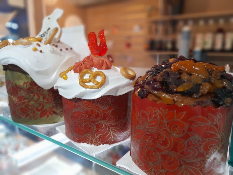 Дизайнерская Пасха в Брянске: почему православная традиция воюет с маркетингом за куличи?