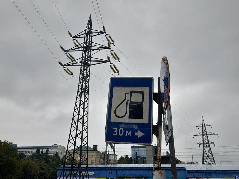 Бензин будет выше 100 рублей за литр, а пока его запрещено отпускать в канистры – что творится на брянских АЗС