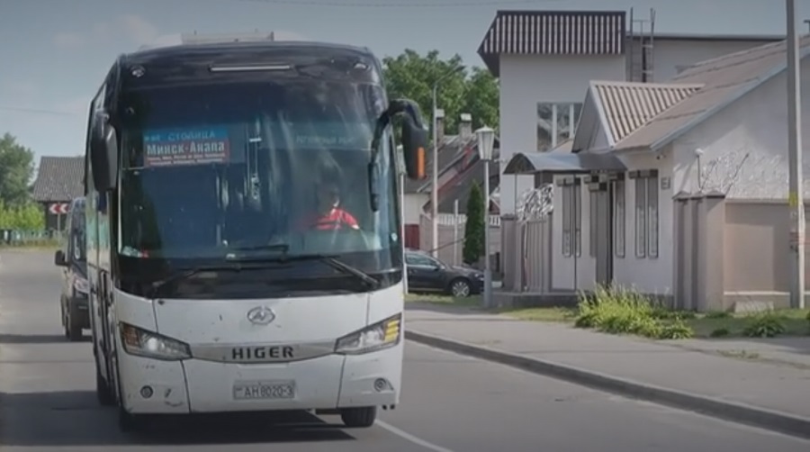 Украинский БПЛА атаковал белорусский автобус на погранпереходе в Брянской области