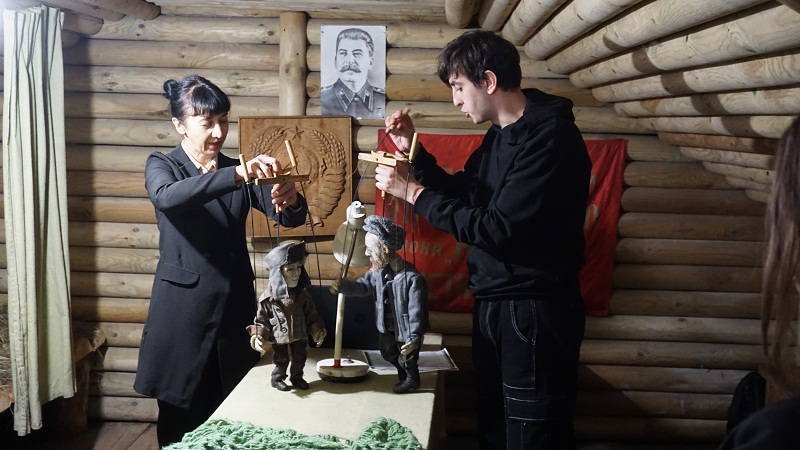 Брянский кукольный театр устроил «партизанский» спектакль под открытым небом